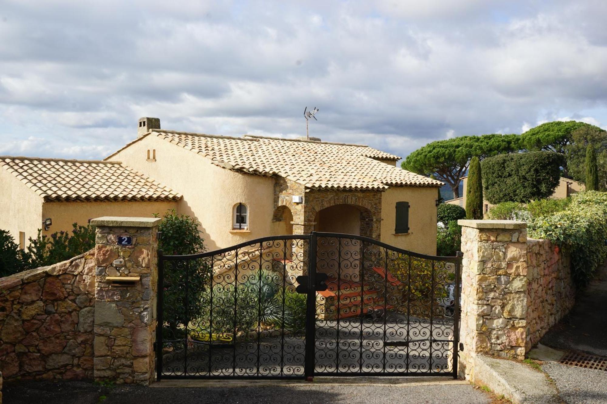 Villa Les Cades Sainte-Maxime Exterior photo